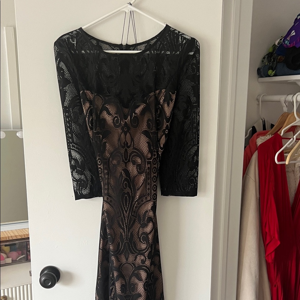 Adrianna Papell Black and Tan Long Sleeve Dress